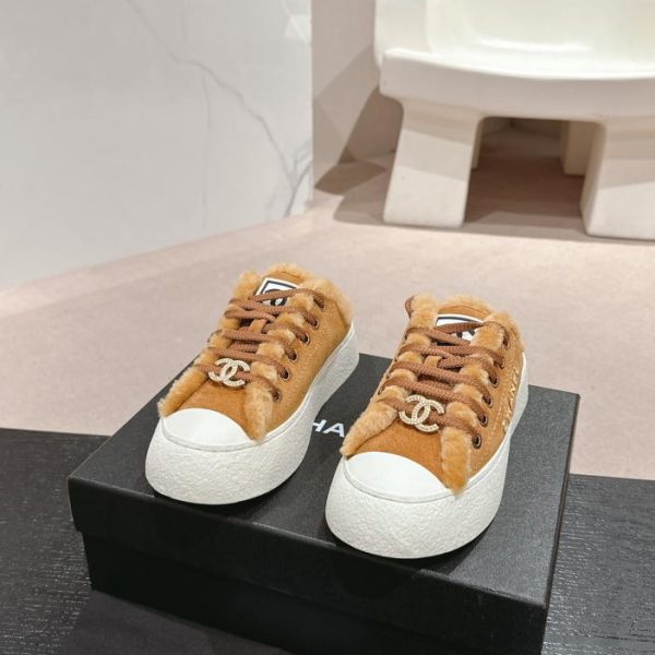 Sandali Chanel in lana di alta qualità