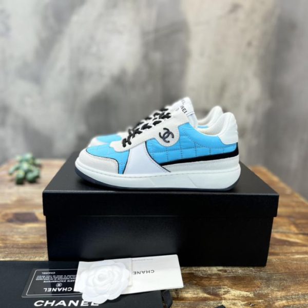 [Versione top] Le nuove sneakers casual di Chanel con ricamo elettrico in maglia