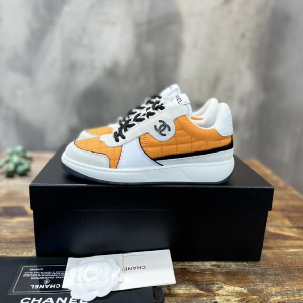 [Versione top] Le nuove sneakers casual di Chanel con ricamo elettrico in maglia