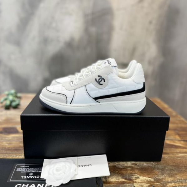 [Versione top] Le nuove sneakers casual di Chanel con ricamo elettrico in maglia