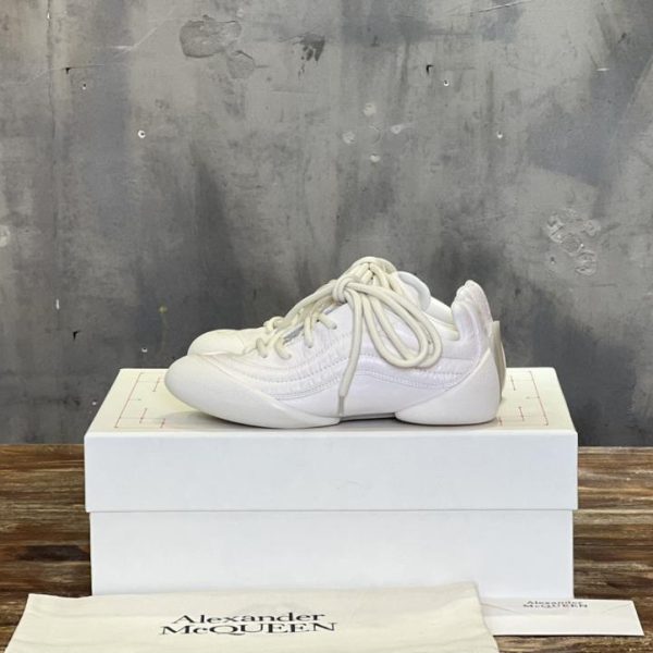 repliche,replica,perfette,siti di,affidabili,migliori siti,dove comprare,1:1,scarpe da ginnastica [Versione top] L’ultima serie Flexion di ALEXANDER MCQUEEN abbina scarpe sportive casual retrò