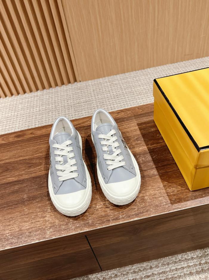 repliche,replica,perfette,siti di,affidabili,migliori siti,dove comprare,1:1,scarpe da ginnastica Le nuove sneakers basse biscotto di Fendi repliche,replica,perfette,siti di,affidabili,migliori siti,dove comprare,1:1,scarpe da ginnastica Le nuove sneakers basse biscotto di Fendi