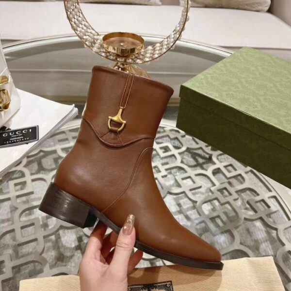 Gli ultimi stivali da equitazione con dettaglio mezzo morsetto di Gucci per l'autunno e l'inverno