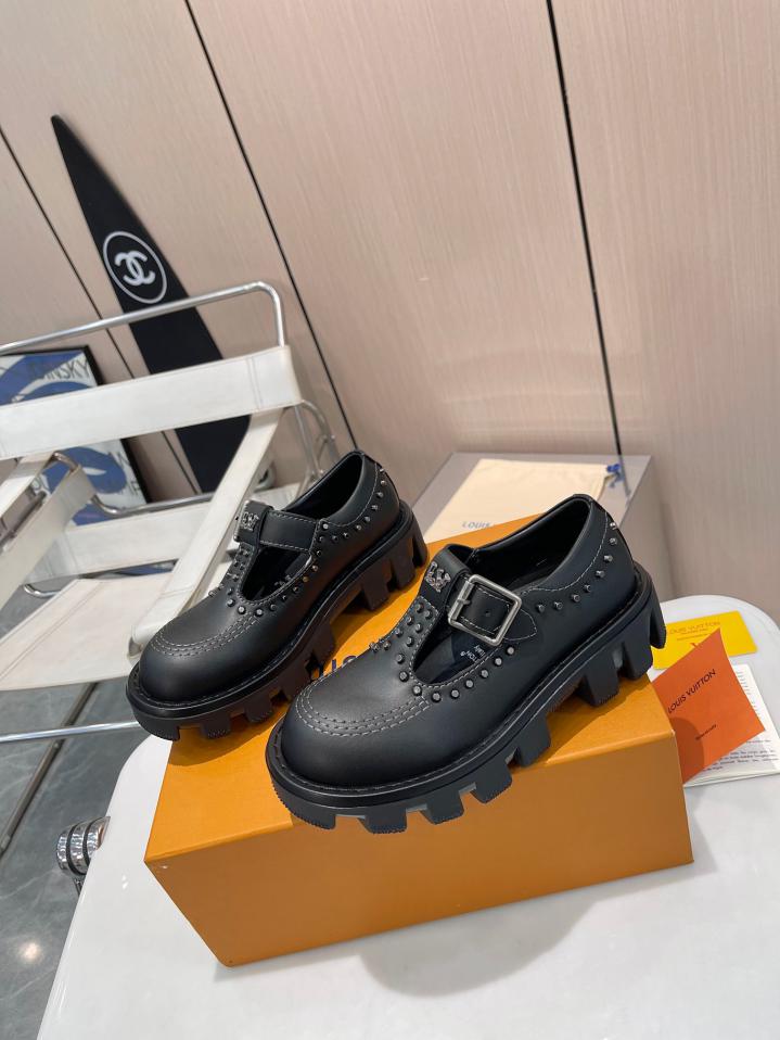 repliche,replica,perfette,siti di,affidabili,migliori siti,dove comprare,1:1,scarpe da ginnastica Scarpe con plateau stile coppia versione alta con rivetti LV repliche,replica,perfette,siti di,affidabili,migliori siti,dove comprare,1:1,scarpe da ginnastica Scarpe con plateau stile coppia versione alta con rivetti LV