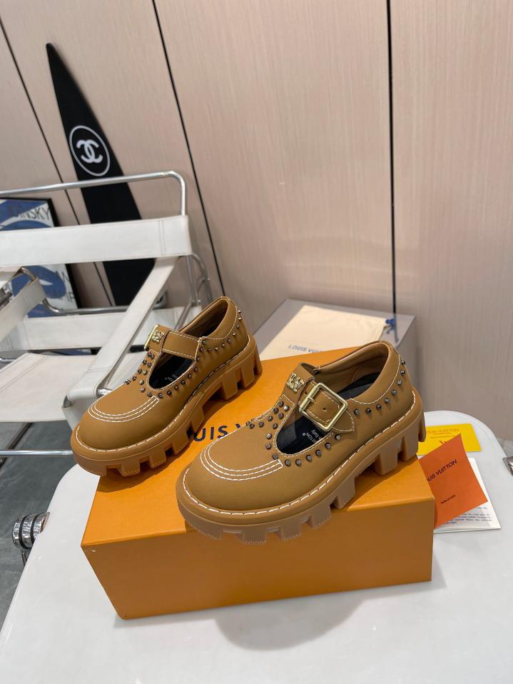 repliche,replica,perfette,siti di,affidabili,migliori siti,dove comprare,1:1,scarpe da ginnastica Scarpe con plateau stile coppia versione alta con rivetti LV repliche,replica,perfette,siti di,affidabili,migliori siti,dove comprare,1:1,scarpe da ginnastica Scarpe con plateau stile coppia versione alta con rivetti LV