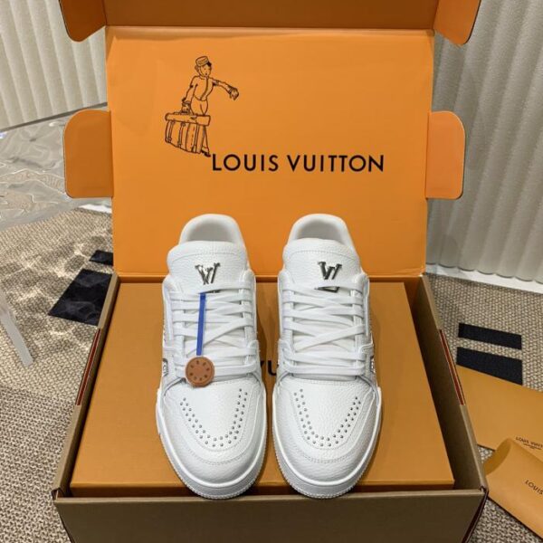 repliche,replica,perfette,siti di,affidabili,migliori siti,dove comprare,1:1,scarpe da ginnastica Modello di coppia sulla passerella del treno di Louis Vuitton