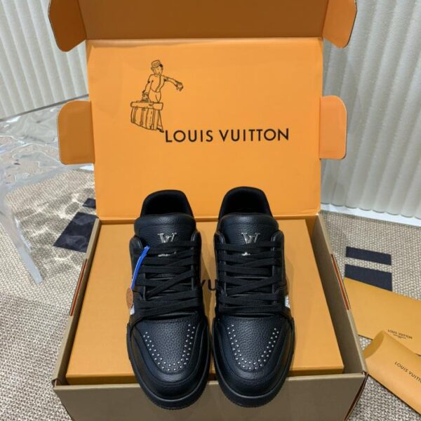 repliche,replica,perfette,siti di,affidabili,migliori siti,dove comprare,1:1,scarpe da ginnastica Modello di coppia sulla passerella del treno di Louis Vuitton