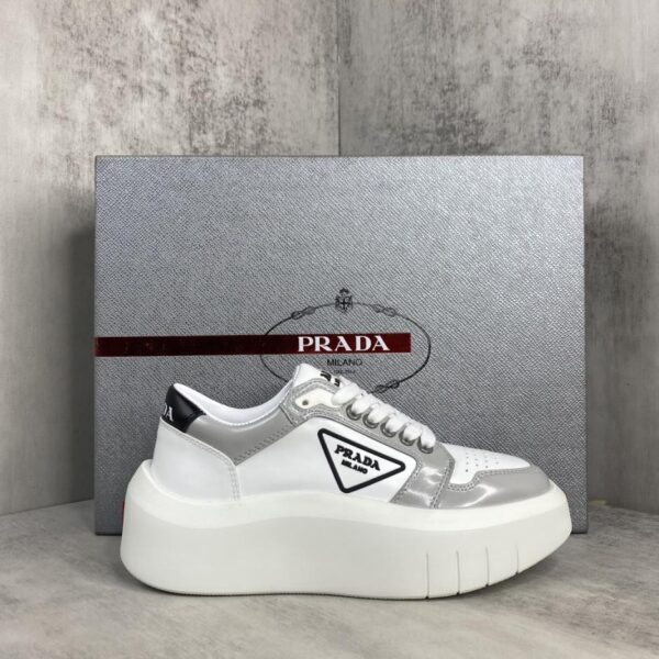 Versione top Prada contro nuove scarpe sportive e casual alla moda in stile coppia