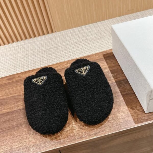 repliche,replica,perfette,siti di,affidabili,migliori siti,dove comprare,1:1,scarpe da ginnastica Le nuove pantofole pelose di Prada