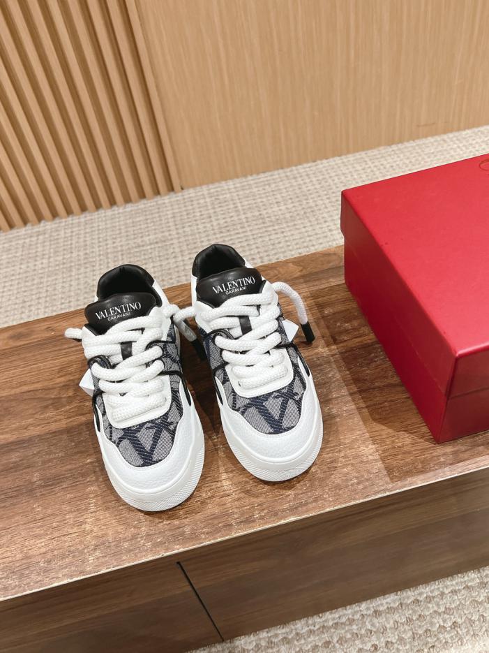 repliche,replica,perfette,siti di,affidabili,migliori siti,dove comprare,1:1,scarpe da ginnastica Le nuove sneakers basse ONESTUDXL in stile coppia erotica di Piri Valentino con rivetti allargati repliche,replica,perfette,siti di,affidabili,migliori siti,dove comprare,1:1,scarpe da ginnastica Le nuove sneakers basse ONESTUDXL in stile coppia erotica di Piri Valentino con rivetti allargati
