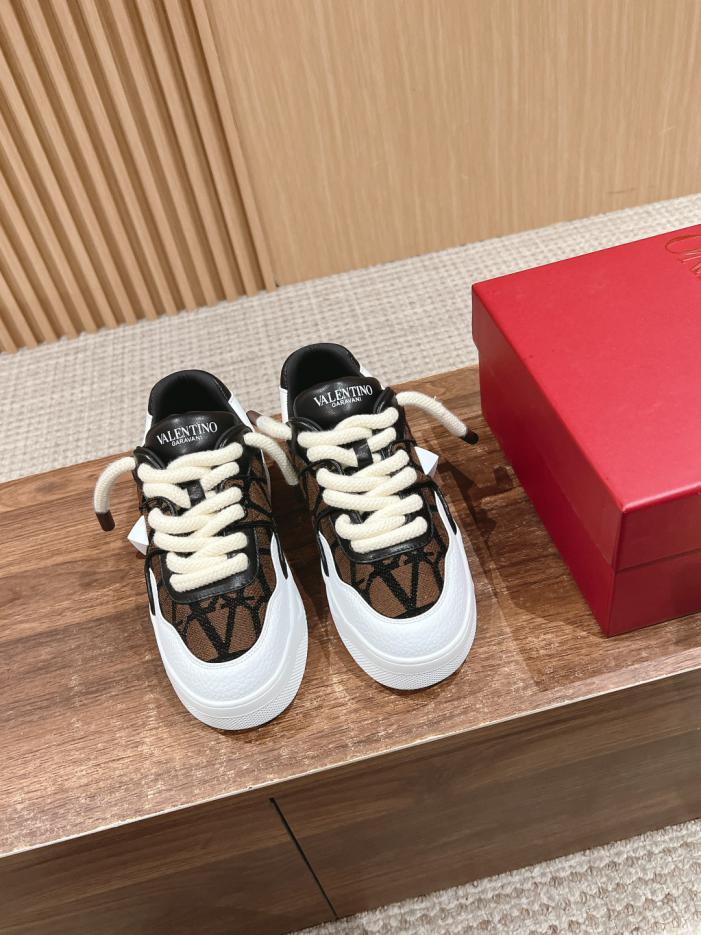 repliche,replica,perfette,siti di,affidabili,migliori siti,dove comprare,1:1,scarpe da ginnastica Le nuove sneakers basse ONESTUDXL in stile coppia erotica di Piri Valentino con rivetti allargati repliche,replica,perfette,siti di,affidabili,migliori siti,dove comprare,1:1,scarpe da ginnastica Le nuove sneakers basse ONESTUDXL in stile coppia erotica di Piri Valentino con rivetti allargati