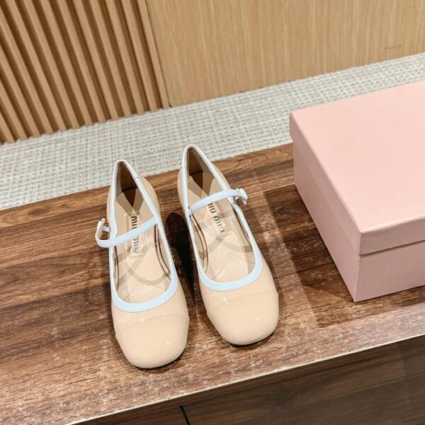 repliche,replica,perfette,siti di,affidabili,migliori siti,dove comprare,1:1,scarpe da ginnastica Miu Miu 2025 inizio primavera nuove scarpe Mary Jane color block