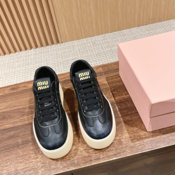 repliche,replica,perfette,siti di,affidabili,migliori siti,dove comprare,1:1,scarpe da ginnastica Miu Miu nuove scarpe bianche con la suola spessa