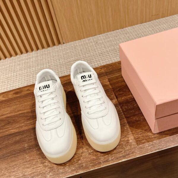 Miu Miu nuove scarpe bianche con la suola spessa