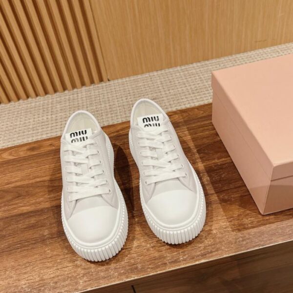 Miu Miu nuove scarpe bianche con suola spessa moda retr貌