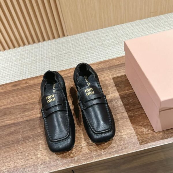 repliche,replica,perfette,siti di,affidabili,migliori siti,dove comprare,1:1,scarpe da ginnastica Le ultime ballerine di Miu Miu