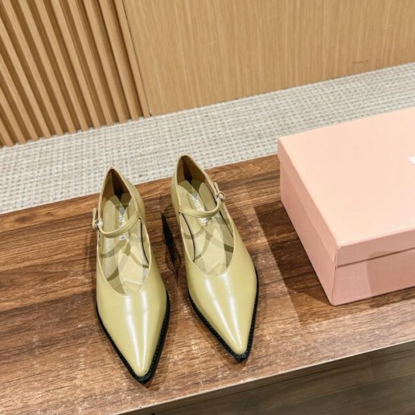 repliche,replica,perfette,siti di,affidabili,migliori siti,dove comprare,1:1,scarpe da ginnastica Miu Miu nuove scarpe Mary Jane a punta con tacco piccolo