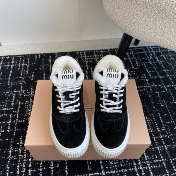 MiuMiu autunno e inverno nuove scarpe da ginnastica casual in lana di agnello con suola spessa biscotto