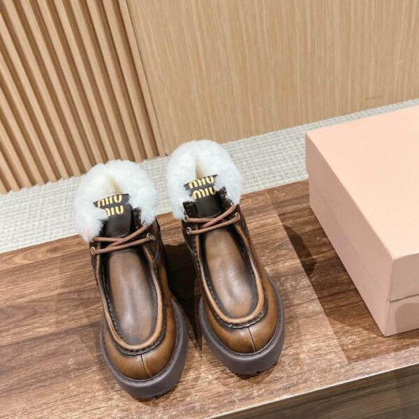 Scarpe Chelsea rialzanti Miu Miu in pelle con suola spessa e stringate