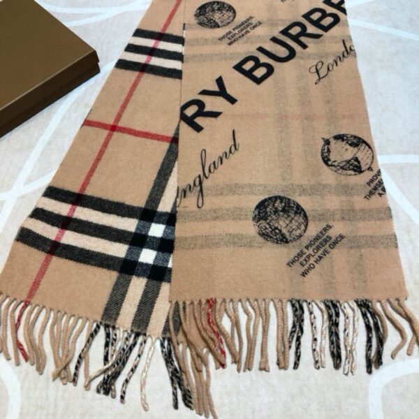Sciarpa Burberry in cashmere con stampa etichetta reversibile