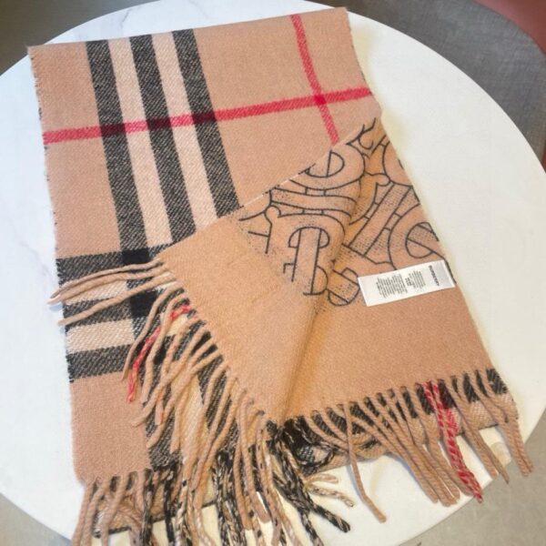 Sciarpa Burberry in cashmere scozzese con stemma double-face