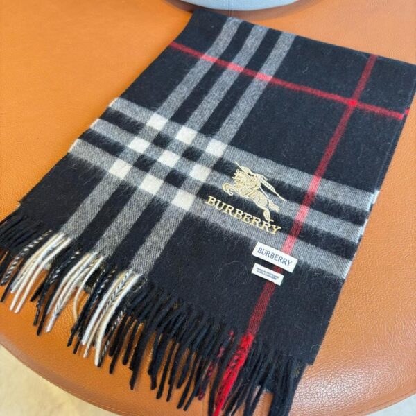 Sciarpa scozzese classica con cavallo da guerra di Burberry