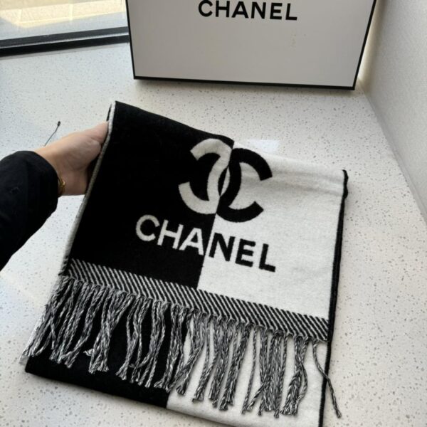 CHANEL Sciarpa Chanel in lana nuova