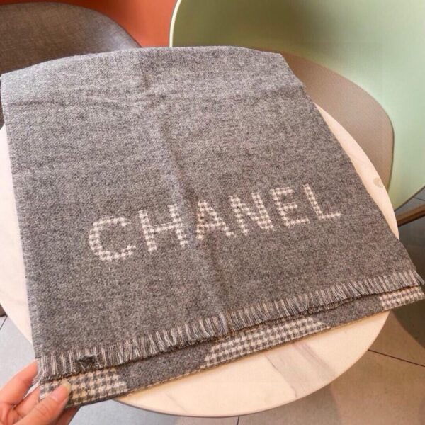 Nuova sciarpa CHANEL in cashmere