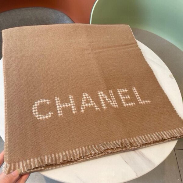 Nuova sciarpa CHANEL in cashmere