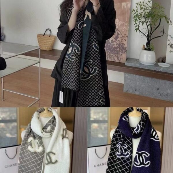 Sciarpa reversibile in maglia Chanel