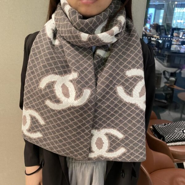 Sciarpa reversibile in maglia Chanel