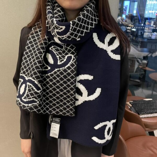 Sciarpa reversibile in maglia Chanel