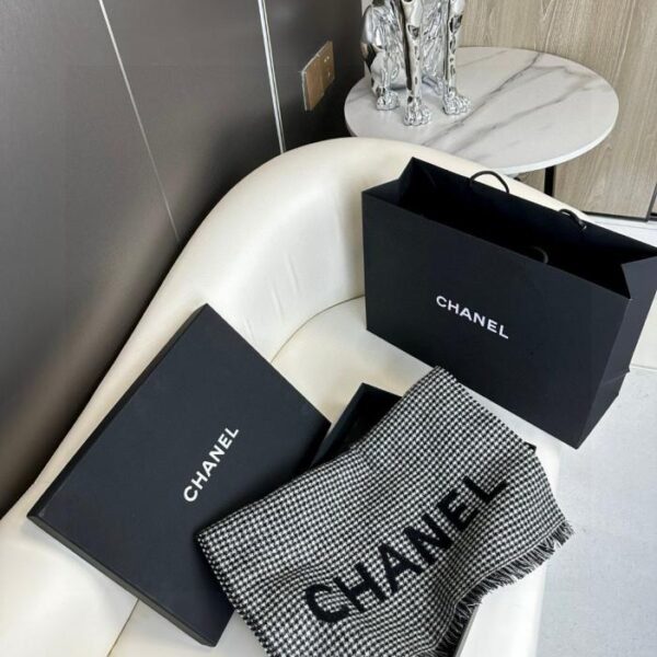 Nuova sciarpa CHANEL in cashmere
