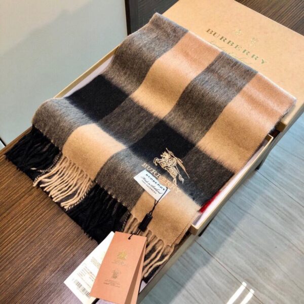 Sciarpa da uomo alla moda di Burberry