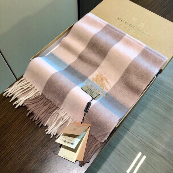 Sciarpa da uomo alla moda di Burberry