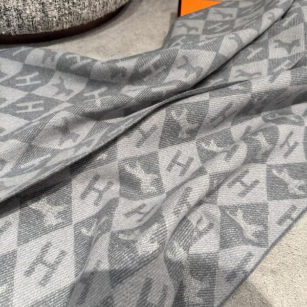 Sciarpe Hermès per uomo e donna