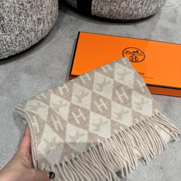 Sciarpe Hermès per uomo e donna