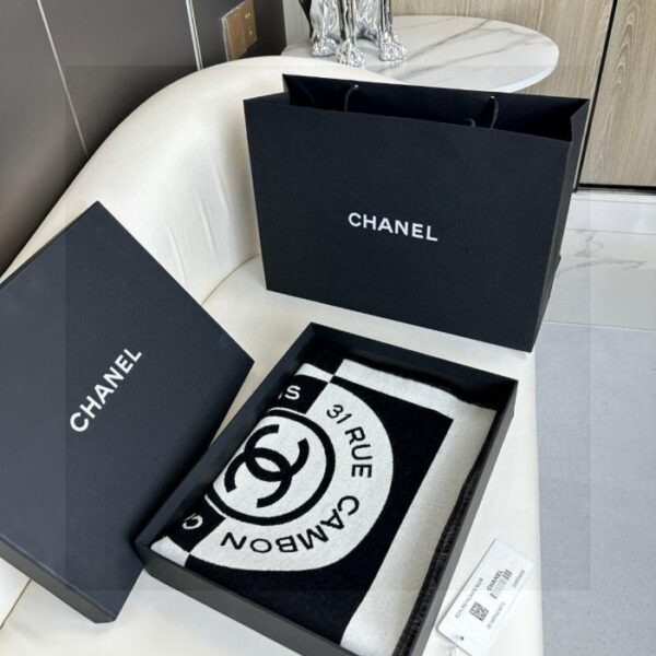 Sciarpa Chanel double face bicolore in tessuto jacquard lana e seta