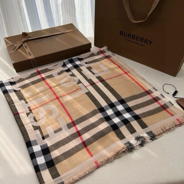 Burberry Sciarpa con nappa double face Collezione Classic Signature