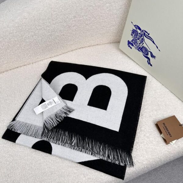 Sciarpa Burberry in cashmere double face con stampa grande