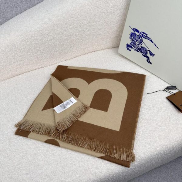 Sciarpa Burberry in cashmere double face con stampa grande