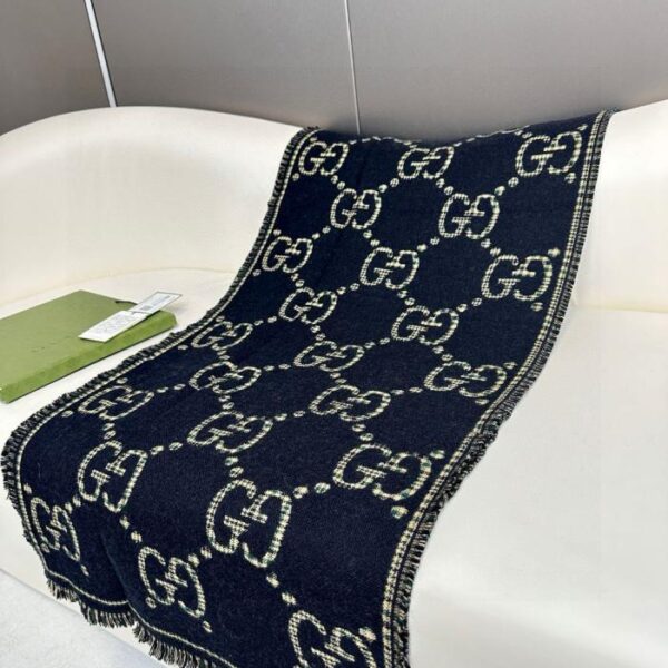 repliche,replica,perfette,siti di,affidabili,migliori siti,dove comprare,1:1,scarpe da ginnastica GUCCI motivo GG Preziosa sciarpa in lana jacquard double face con finiture a frange