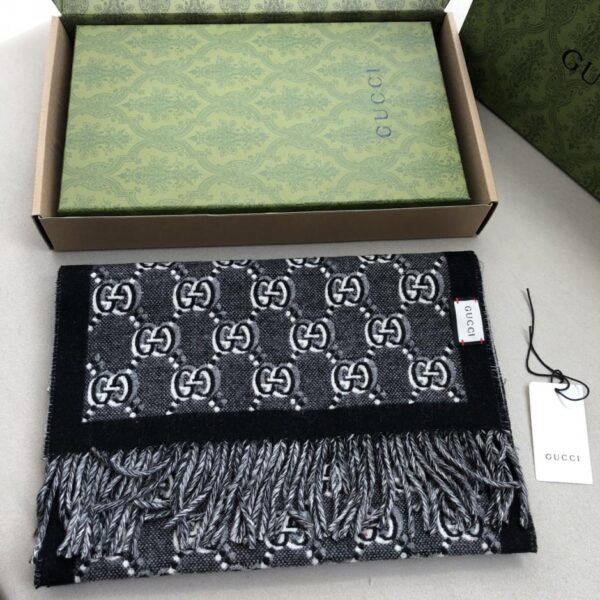 repliche,replica,perfette,siti di,affidabili,migliori siti,dove comprare,1:1,scarpe da ginnastica Sciarpa GUCCI in lana jacquard GG