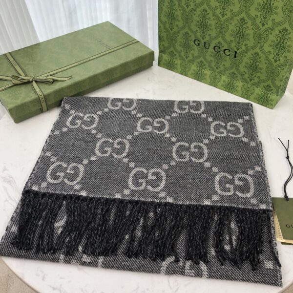 repliche,replica,perfette,siti di,affidabili,migliori siti,dove comprare,1:1,scarpe da ginnastica Sciarpa GUCCI in lana con motivo GG jacquard davanti e dietro