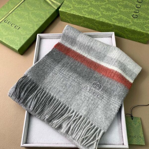 repliche,replica,perfette,siti di,affidabili,migliori siti,dove comprare,1:1,scarpe da ginnastica Sciarpa da uomo in cashmere Gucci