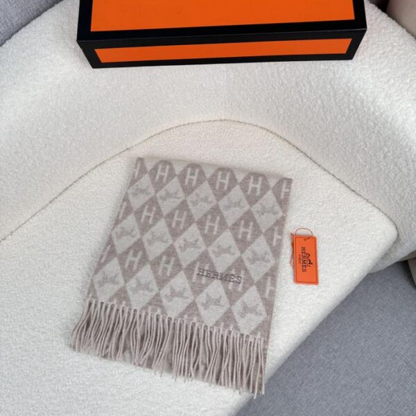 repliche,replica,perfette,siti di,affidabili,migliori siti,dove comprare,1:1,scarpe da ginnastica Sciarpa in cashmere ricamata da uomo HERMES