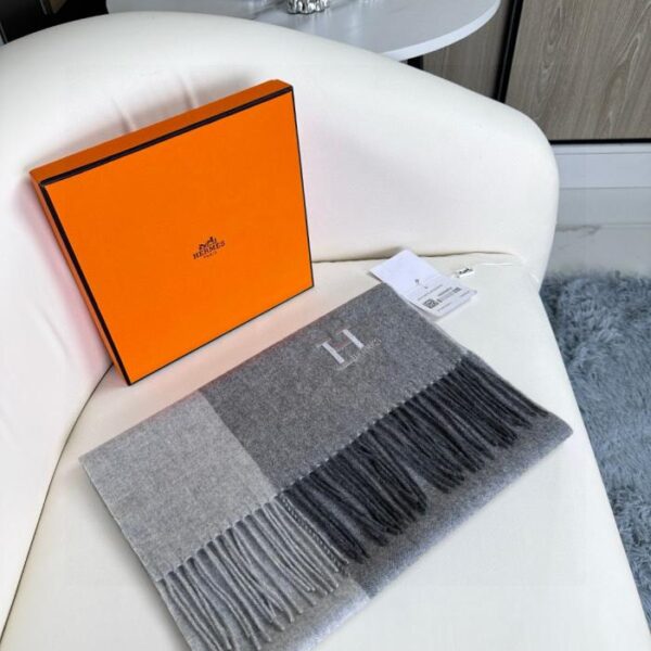 repliche,replica,perfette,siti di,affidabili,migliori siti,dove comprare,1:1,scarpe da ginnastica Hermes Sciarpa colorata double face Hermes Big H