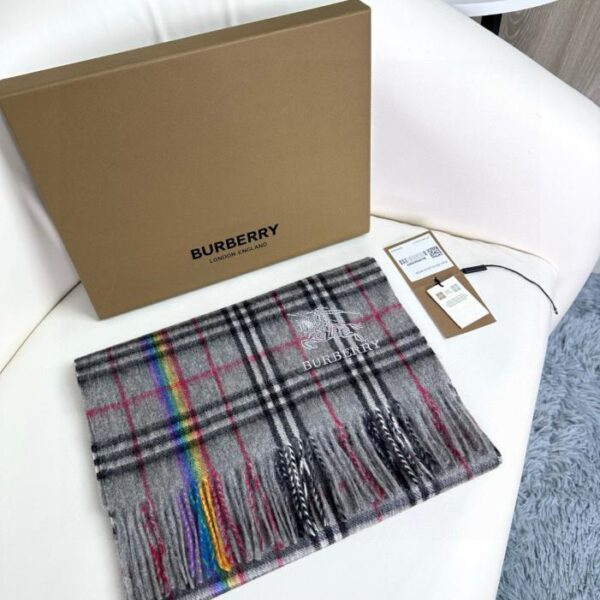 Burberry cavallo da guerra scozzese Sciarpa Burberry scozzese arcobaleno di fascia alta in puro cashmere