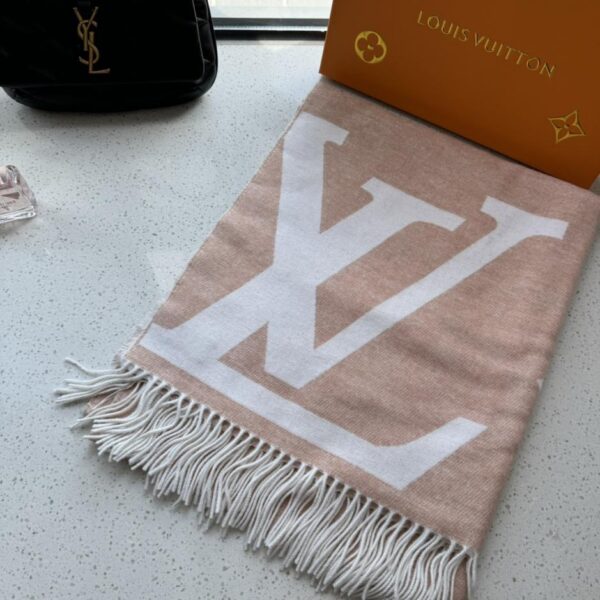 Nuovo scialle in cashmere con filo d'oro di Louis Vuitton