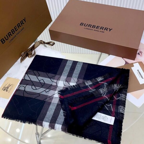 Nuova sciarpa Burberry